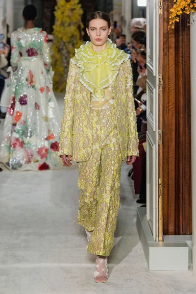 Look 54